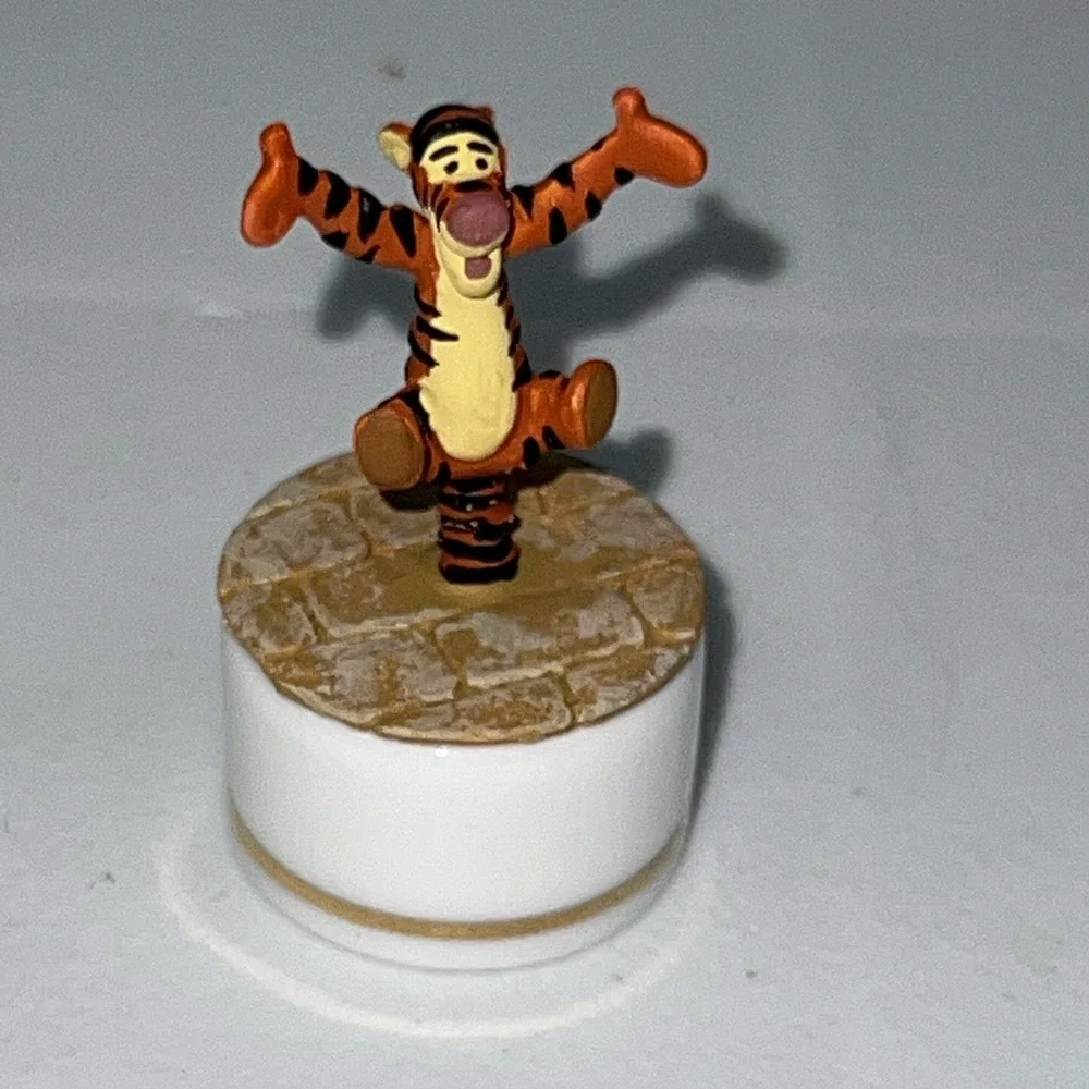 Disney Cast of Characters Collection - TIGGER Mini Trinket Box Pooh & Friends‎